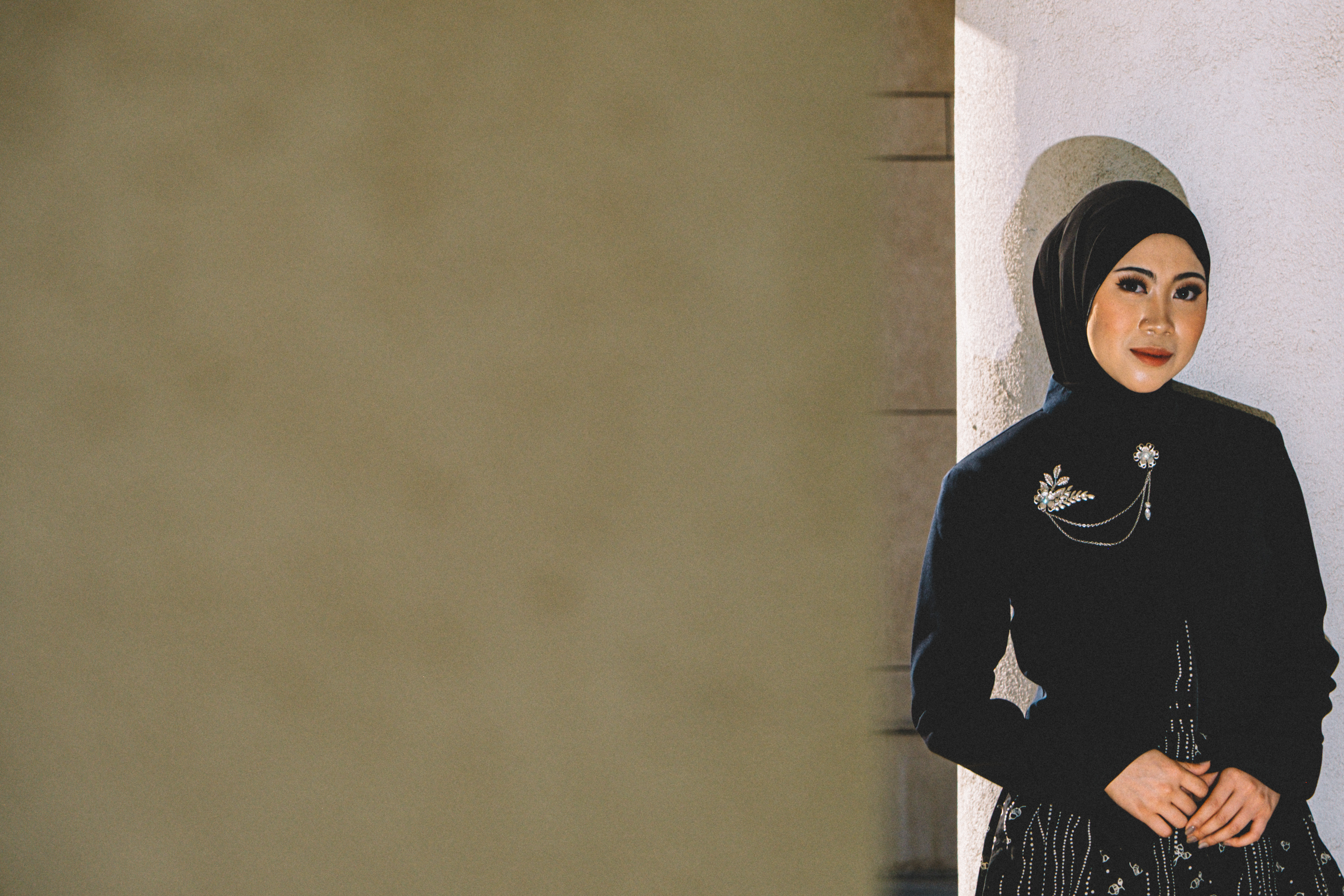 Graduation editorial portrait by Hakam Magdea